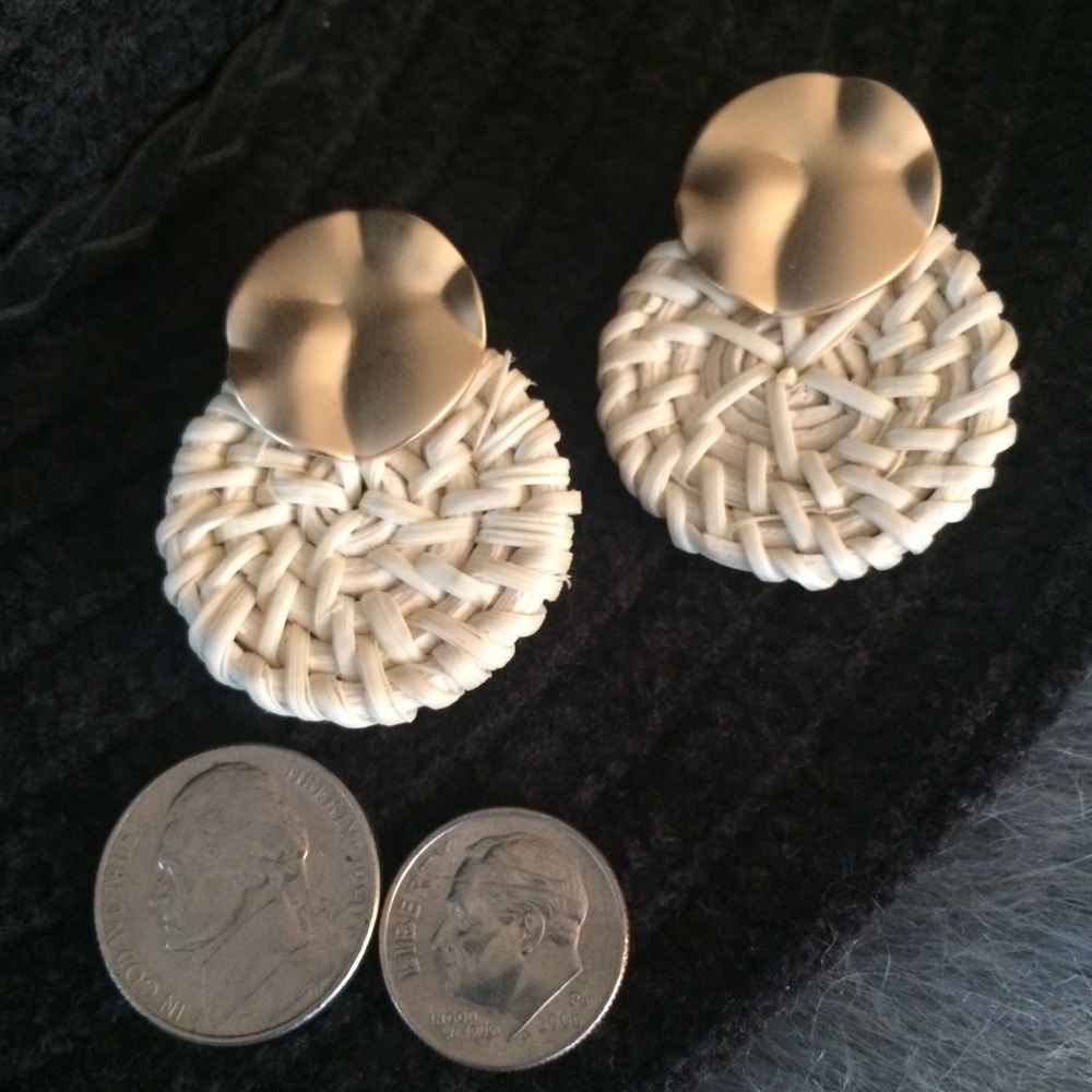 Lundwick Earrings - Picture 3 of 4